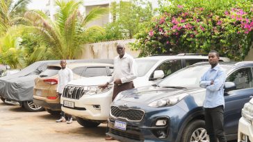 Taxi+with+drivers+(2)